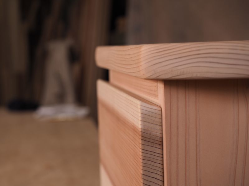 キャビネット横から