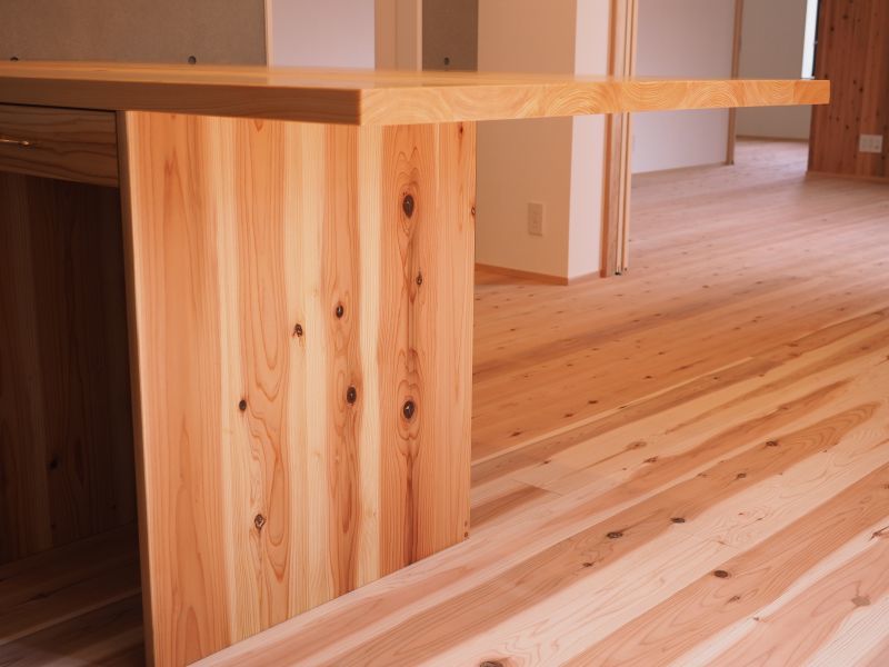 ダイニングテーブルサイド